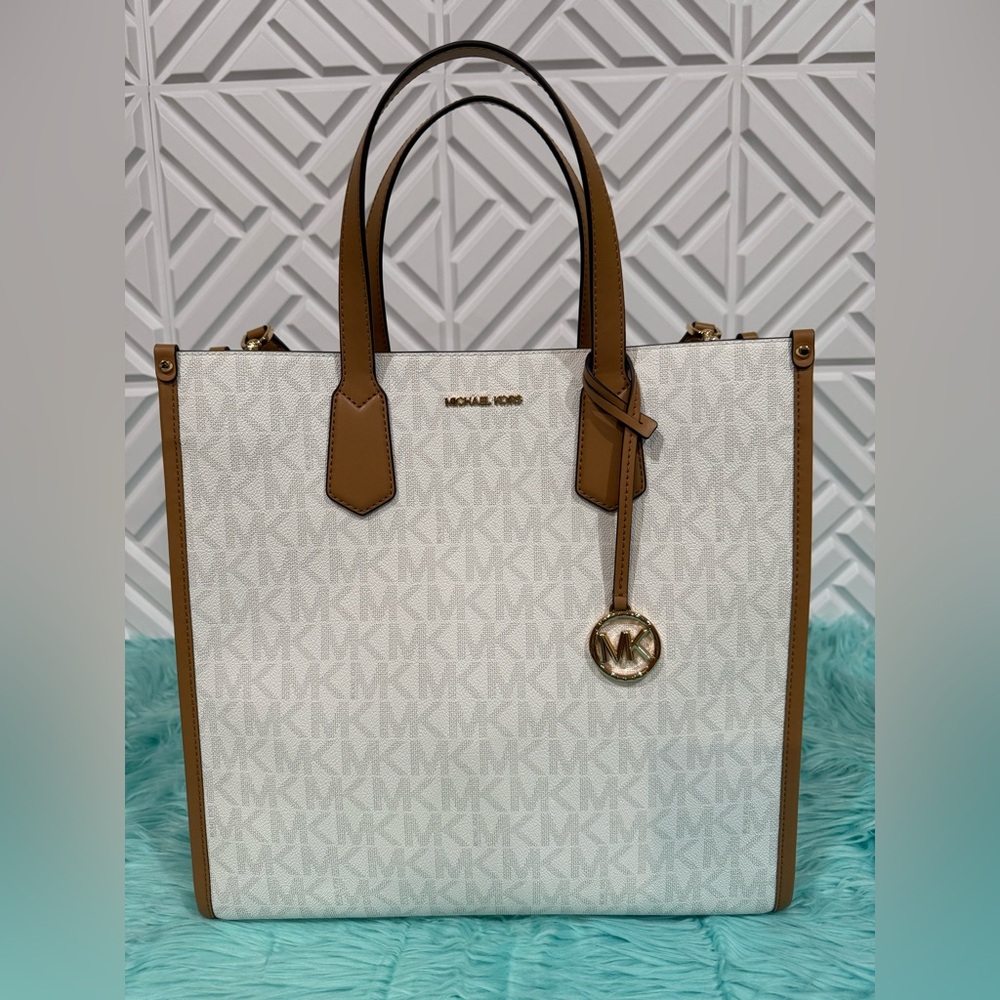 Michael Kors MAPLE Large NS Logo Tote Pale Peanut & White Signature Tote NWT - Picture 2 of 11